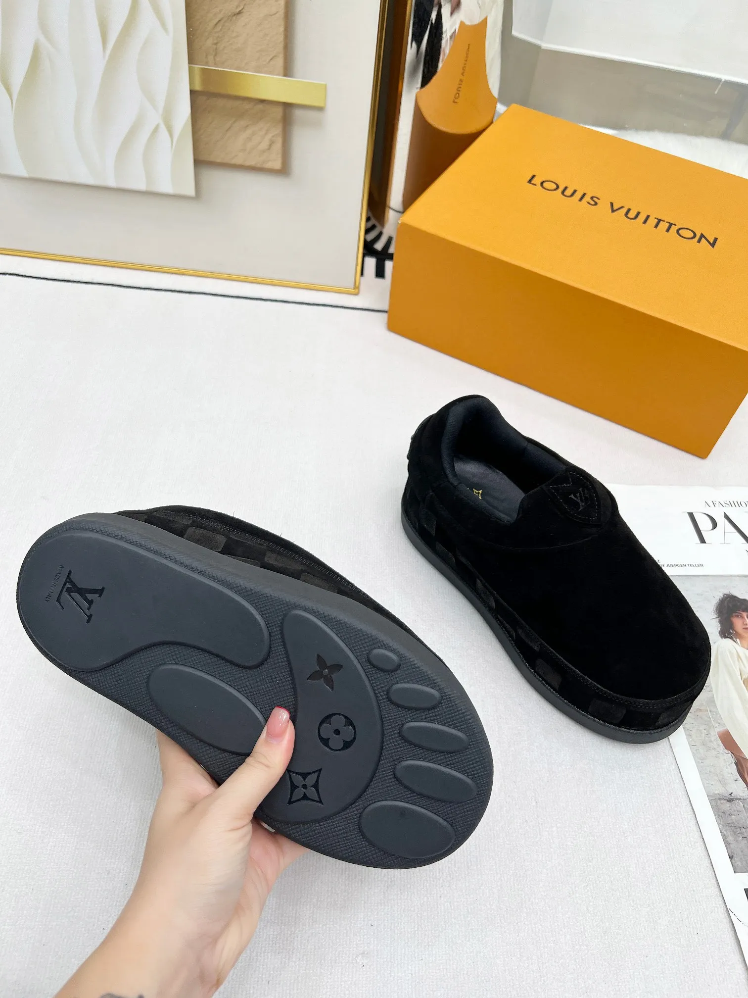 👟👟Ex-factory price 660👟👟 louis vuitton (Louis Vuitton/lv)🔍Autumn and winter~Ugly little chubby, new shoe style YETI🔥🔥🔥🔥 Super street-style bread shoes are here! ! ! Chubby is so cute~💞 What a great tool for showing off slim legs! The inner height is increased by 5 cm, the legs are longer and thinner, and the beef tendon bottom is super comfortable, suitable for couples 💞💞💞💞 Fabric: imported high mercerized ox velvet embossed craftsmanship Number of yards: 35-45 yards (46🉑custom-made, non-returnable)